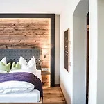 Zur Post Hotell 4*