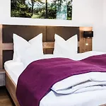 Zur Post Hotell 4*